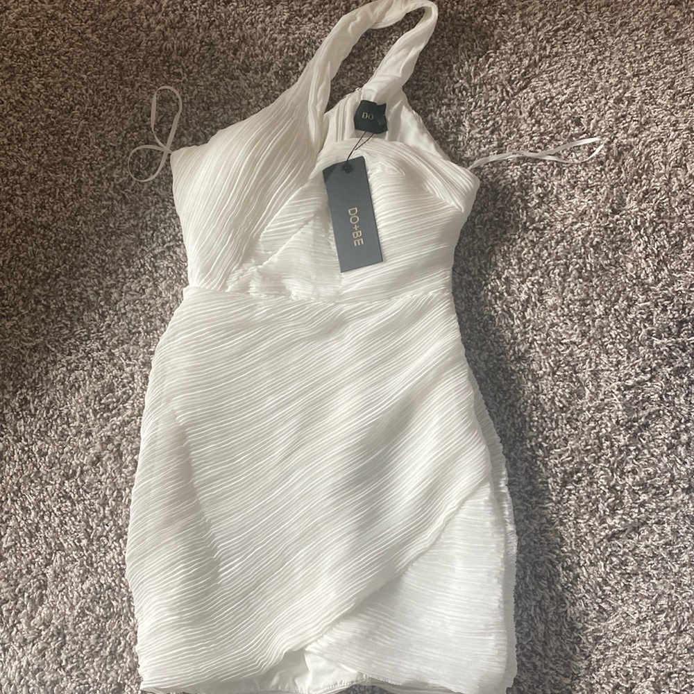 Size small do+be brand bought from these three boutique, color is white.
